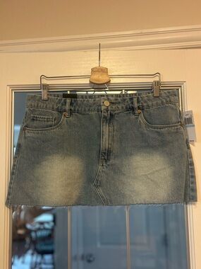 Blank NYC Women’s Denim Mini Skirt- New w/ Tags- Size 31